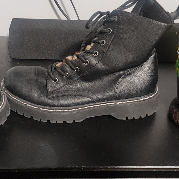 Shoes - Picture 2 of 3